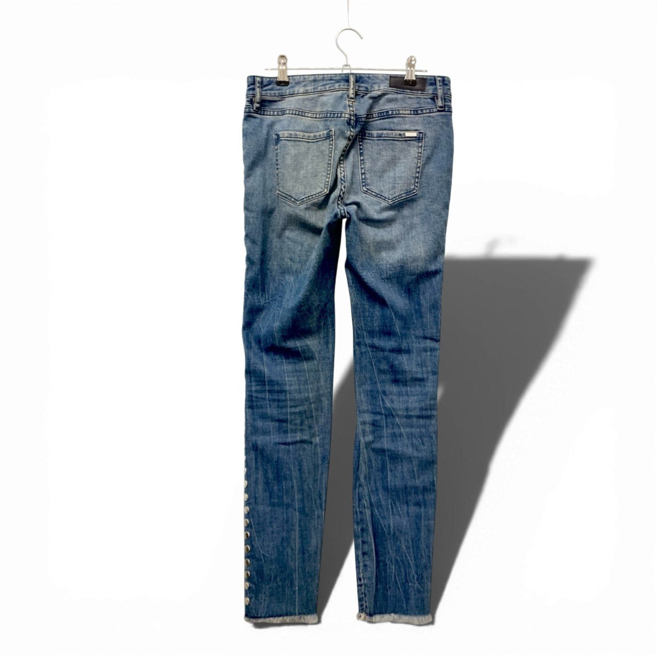 84b17 ARMANI EXCHANGE アルマーニエクスチェンジ クロップドスキニーデニムパンツ カットオフ ジーンズ ボトムス スタッズ 26 インディゴ コットンo07t