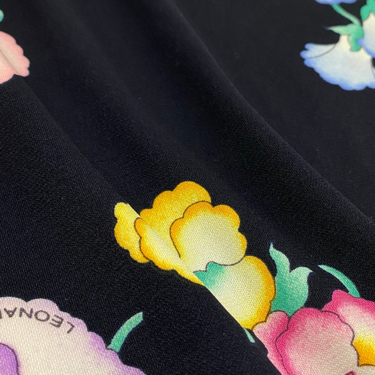 52f10 【美品】 LEONARD FASHION レオナール リブネック 半袖カットソー 美しい花柄プリント カンカン素材 サイズM ネイビー レディース 女性服u02t
