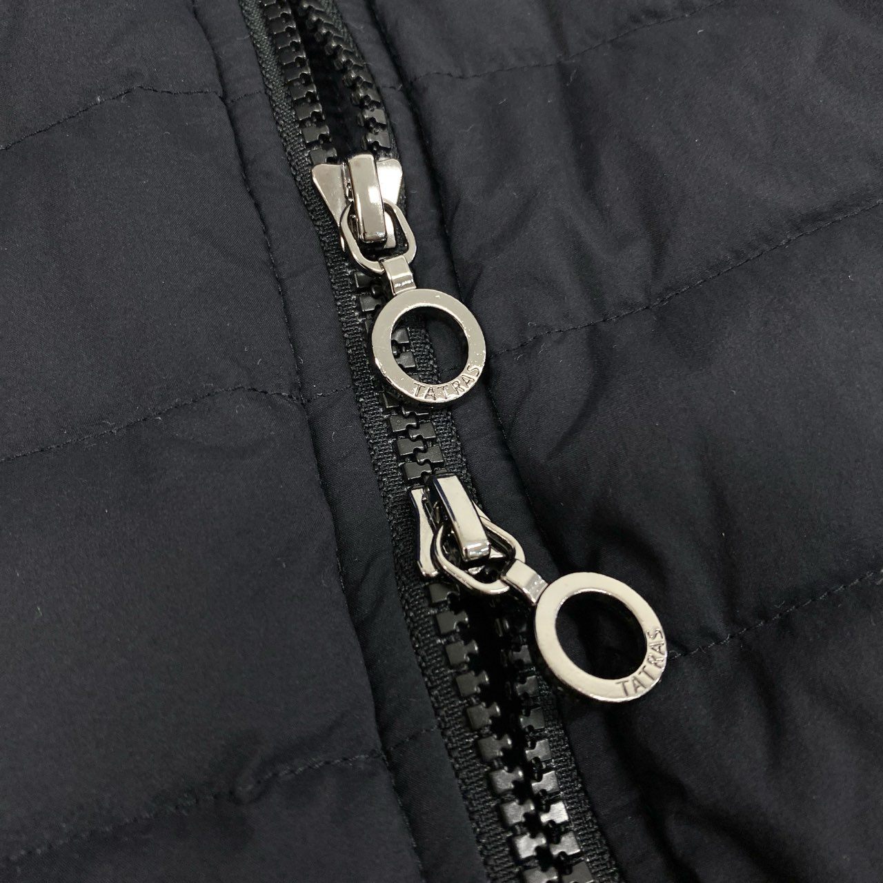 37i30 《美品》TATRAS タトラス VARENA ヴァレナ ダウンジャケット ショート丈 ダウンコート LTKE20A4164-D 1サイズ ブラック レディースo07t