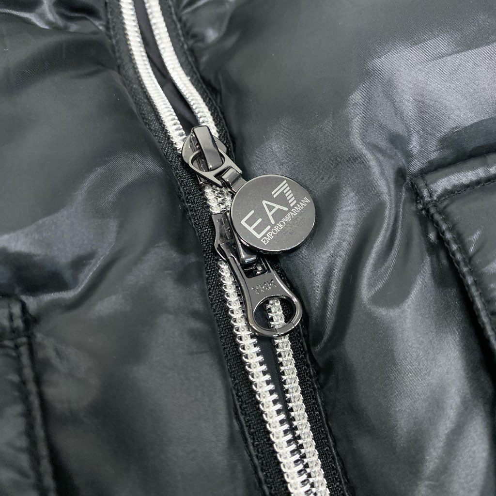 3l27《美品》 EMPORIO ARMANI エンポリオアルマーニ EA7 ダウンジャケット サイズM ブラック DOWN JACKETt18r