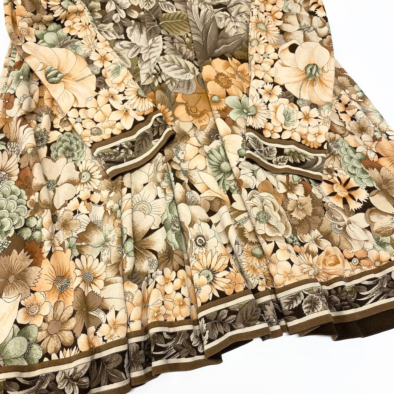 80d13 LEONARD PARIS レオナール 長袖ワンピース ロングワンピース 花柄プリント 総柄 ウエスト切替 マルチカラー シルク100％ レディース 女性用o07t