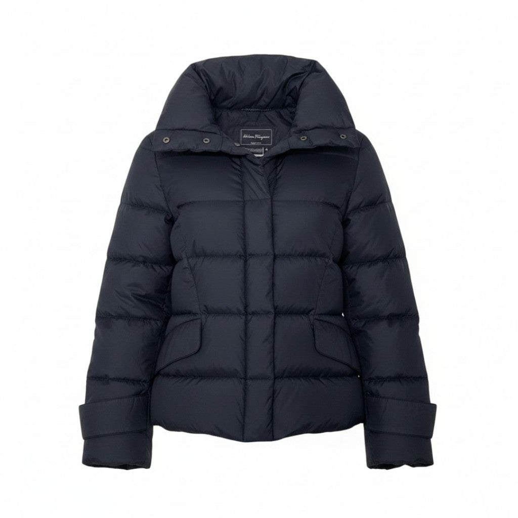 51i2 Salvatore Ferragamo サルヴァトーレフェラガモ ダウンジャケット ハーフコート イタリア製 48 ブラック レディースo07t