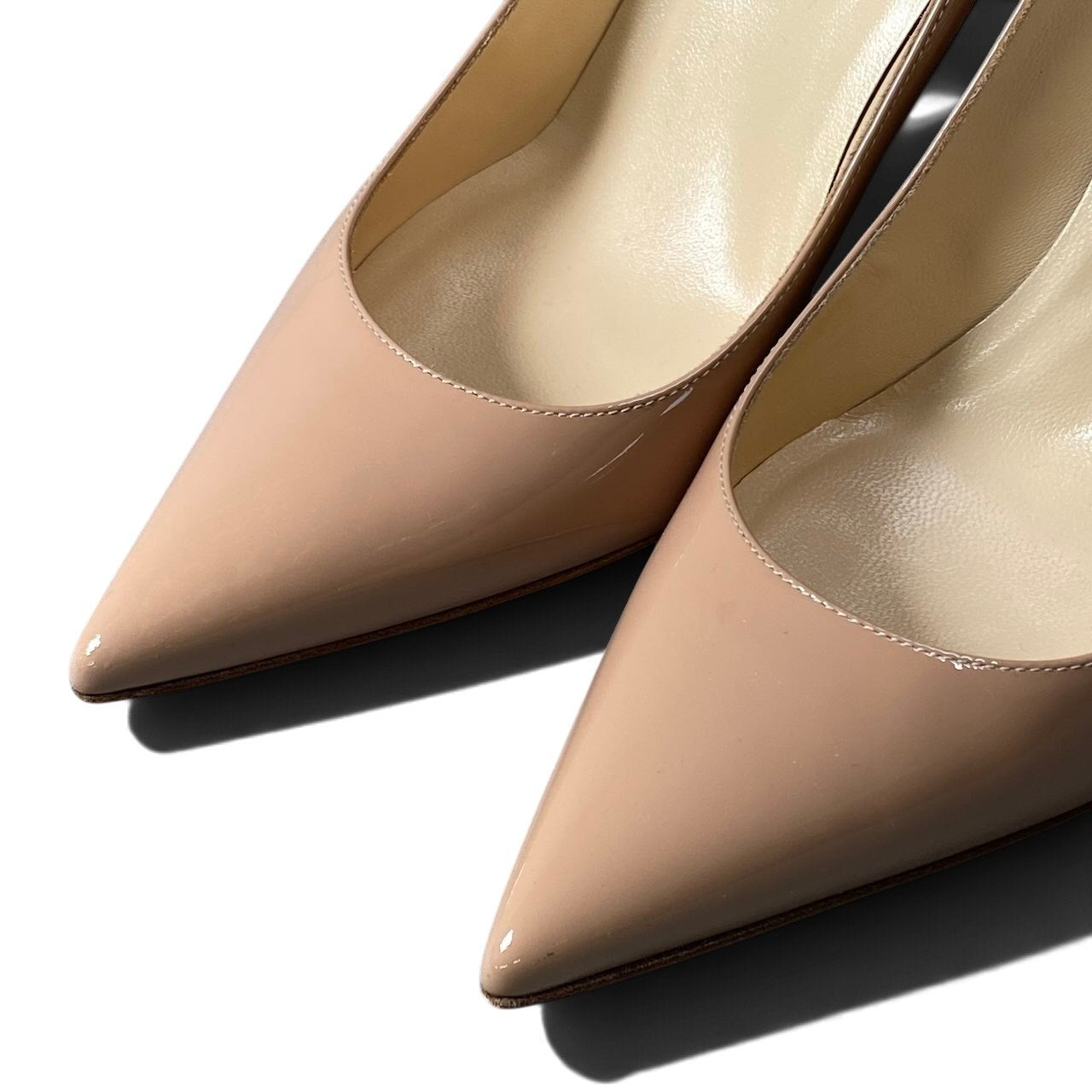 h10 【極美品】Christian Louboutin ポインテッドトゥ パテント パンプス 38サイズ ベージュ レザー レディース 女性用k02i
