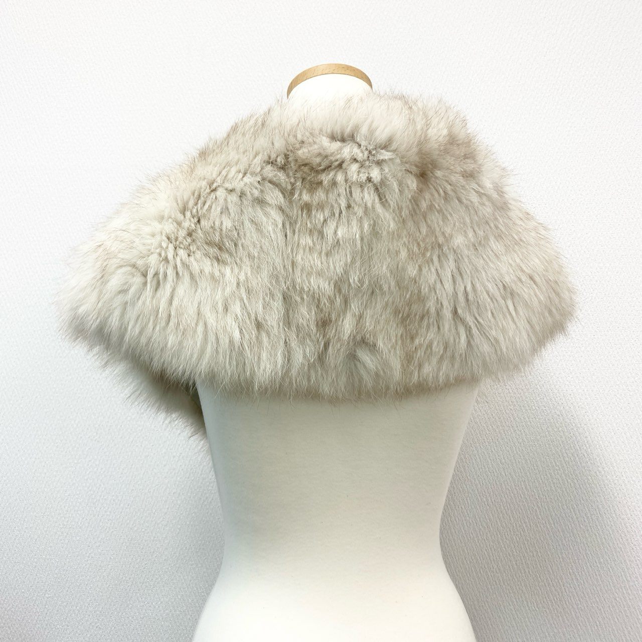 86j23 最高級毛皮 ブルーフォックス 毛皮マフラー 大判ティペット 衿巻き ホワイト系 フォックスファー レディースu02t