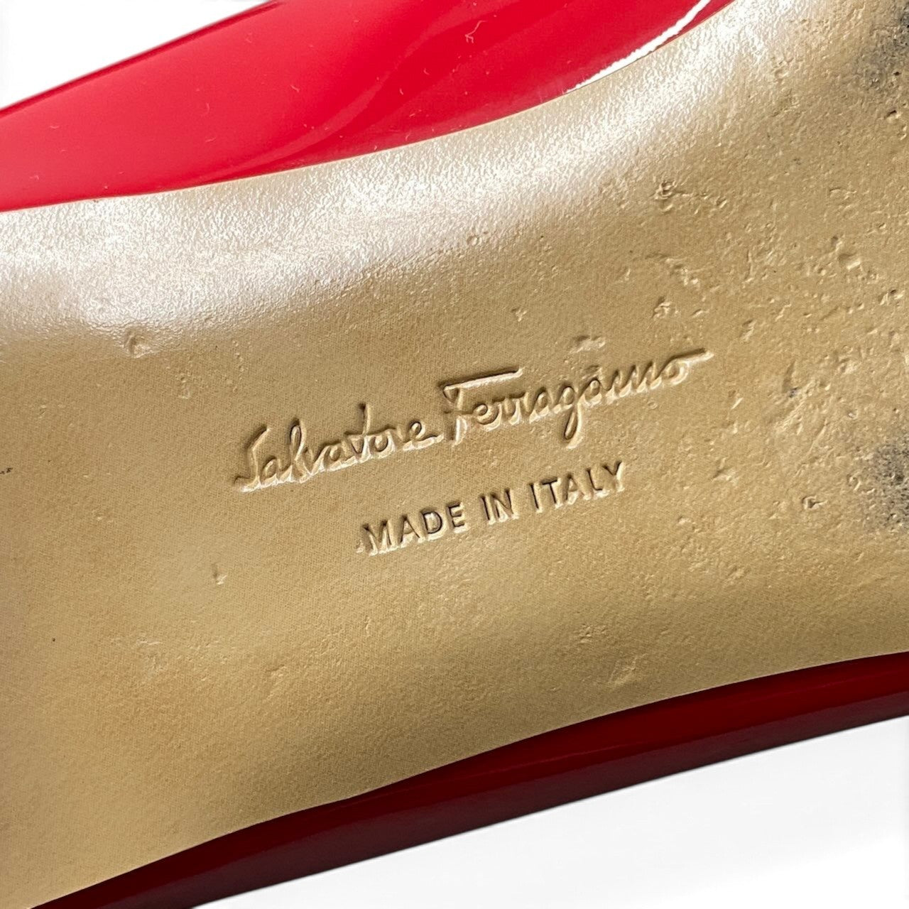 1i7 Salvatore Ferragamo サルヴァトーレフェラガモ ヴァラリボン パンプス フラットシューズ 8.5 レッド パテントレザーu02t