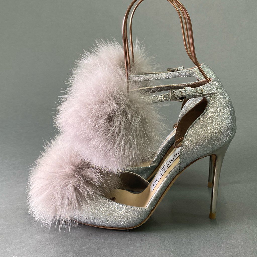 1e7 《極美品》 JIMMY CHOO ジミーチュウ ファー付き グリッター パンプス 35 1/2 シルバー ラメ パーティ シューズ セレモニー イタリア製
