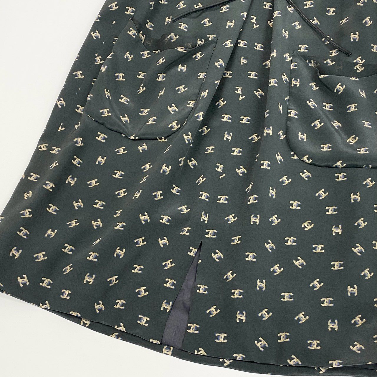 44a15 【新品タグ付き】CHANEL シャネル 2011年 P44358 ココマーク ウェストドローコード付き 半袖ワンピース サイズ36 ブラック レディース トップスta1