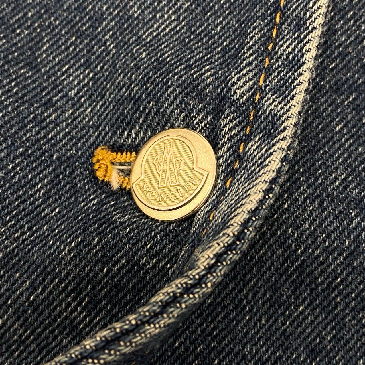 53e19 MONCLER モンクレール LAMPUSA 袖ワッペン フード付き ダメージ加工 ノーカラー デニムジャケット イタリア製 J10931A00115 00 インディゴブルー