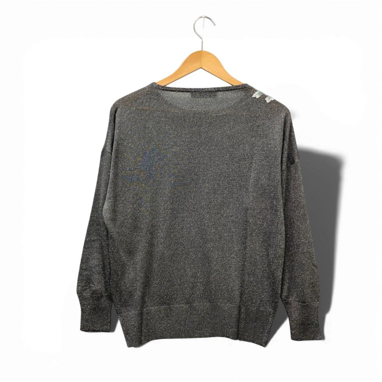 2b17 【極美品】LEONARD レオナール ロングスリーブラメニット 美しい花柄プリント トップス 0497794 Mサイズ グレー レディース 女性用u02t