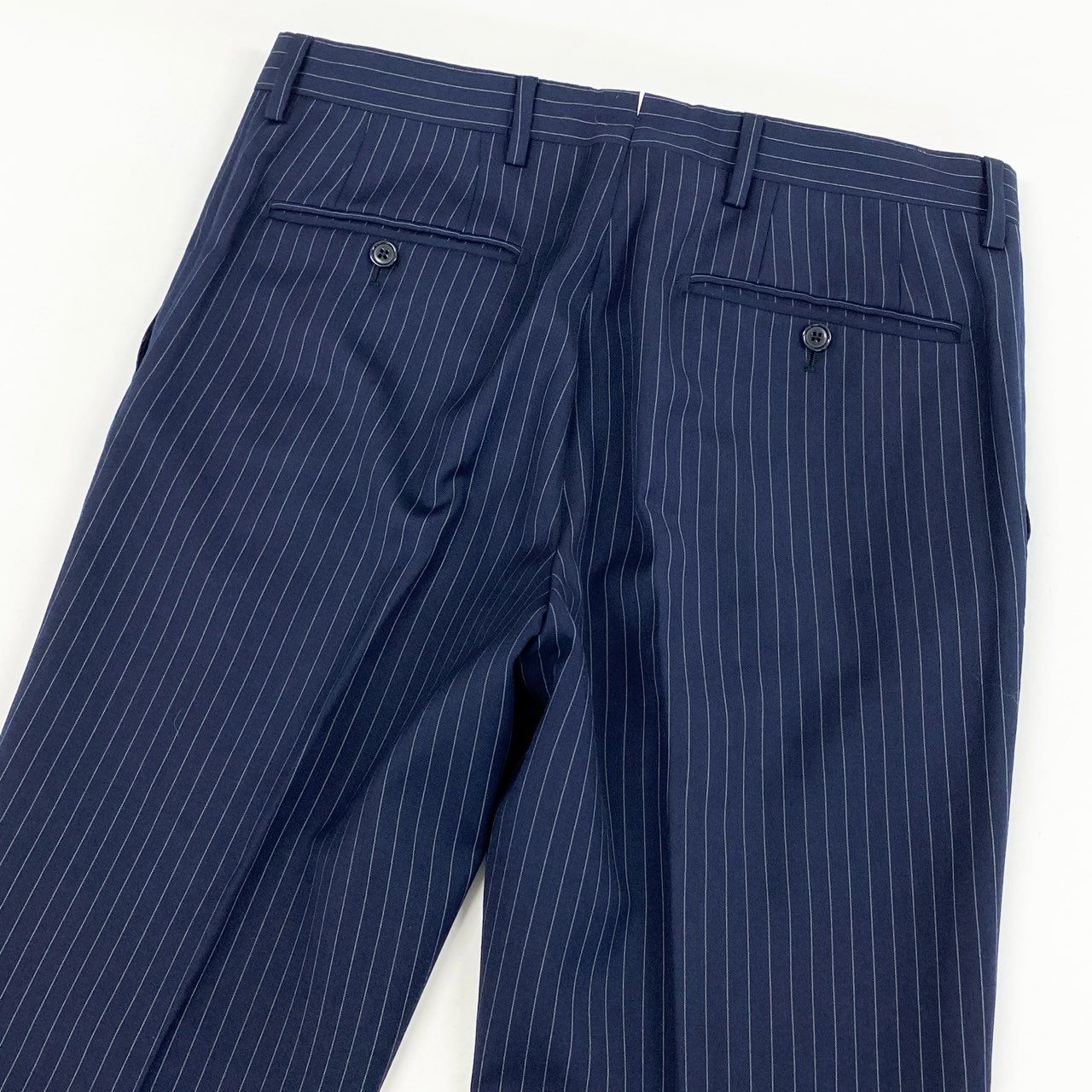 75i8 《美品》 LARDINI ラルディーニ ブートニエール付 セットアップ スーツ ストライプ柄 イタリア製 JH801AQ 48 ネイビー ウール メンズo07t