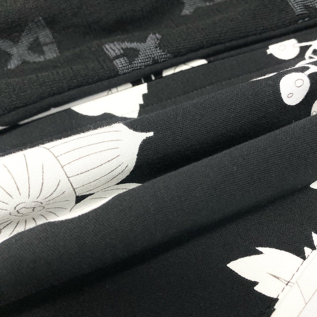 11b6【美品】LEONARD SPORT レオナール スポーツ ハイネックジップアップニットジャケット 美しい花柄プリント 素材切替 0558331 42サイズ モノトーン レディース 女性用u02t