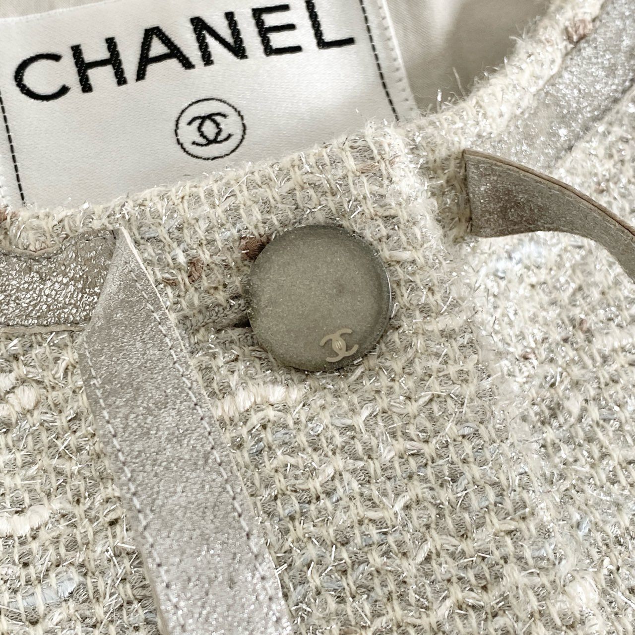 76j2 CHANEL シャネル 99A P13925V07993 ラメツイード ノーカラージャケット ツイードジャケット チェーントリム サイズ40 グレーシルバー系 レディース ヴィンテージ