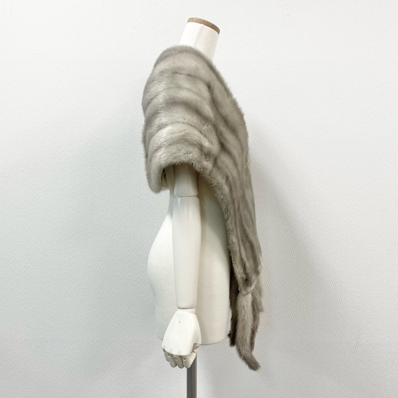 87j23 最高級毛皮 サファイアミンク ミンクファー 毛皮マフラー 大判ティペット 衿巻 シルバーグレー ミンクファー レディースu02t