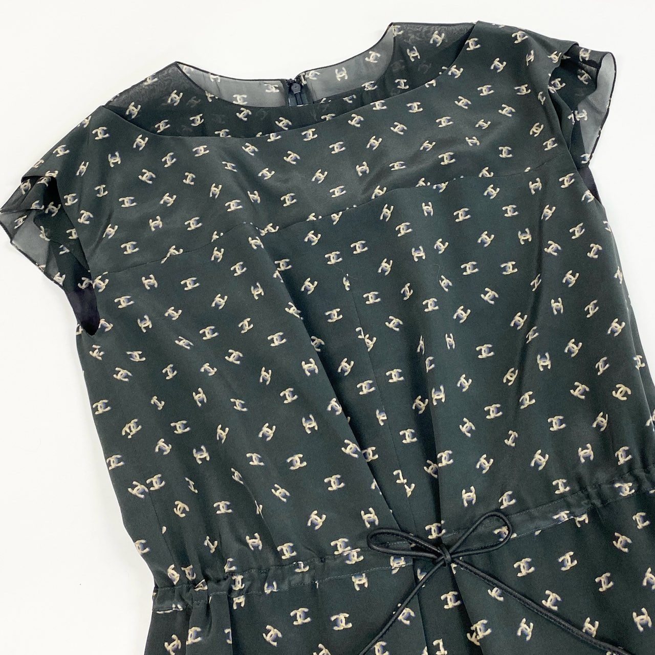 44a15 【新品タグ付き】CHANEL シャネル 2011年 P44358 ココマーク ウェストドローコード付き 半袖ワンピース サイズ36 ブラック レディース トップスta1