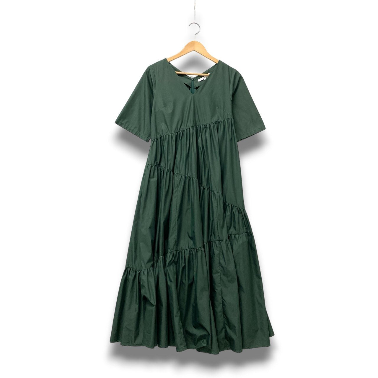 61c6 UN3D. アンスリード ティアード ロングワンピース 半袖ワンピース サイズ36 グリーン レディース ワンピース トップスk02i