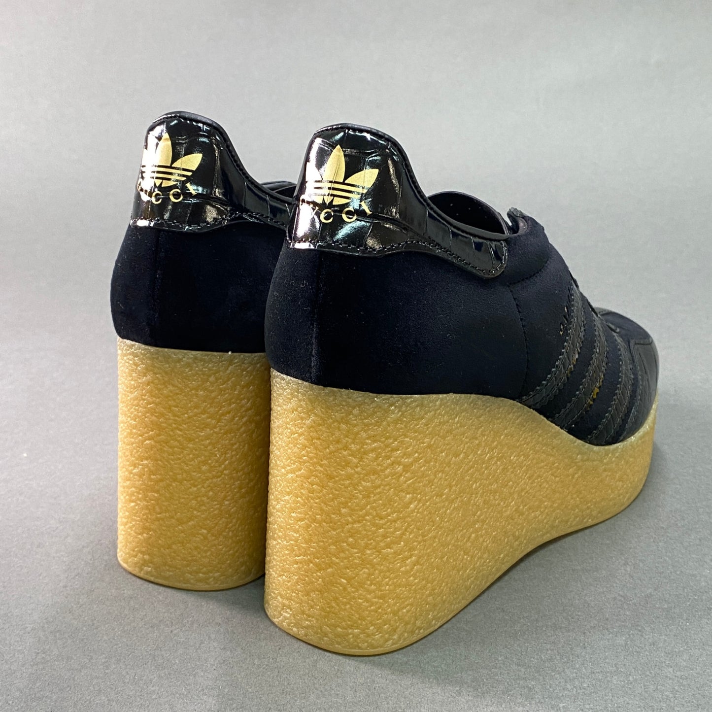g29《未使用》 GUCCI グッチ × adidas アディダス GAZELLE ガゼル クロコダイル ウェッジソール スニーカー 725627 38 ブラック 厚底 プラットフォーム シューズt18r