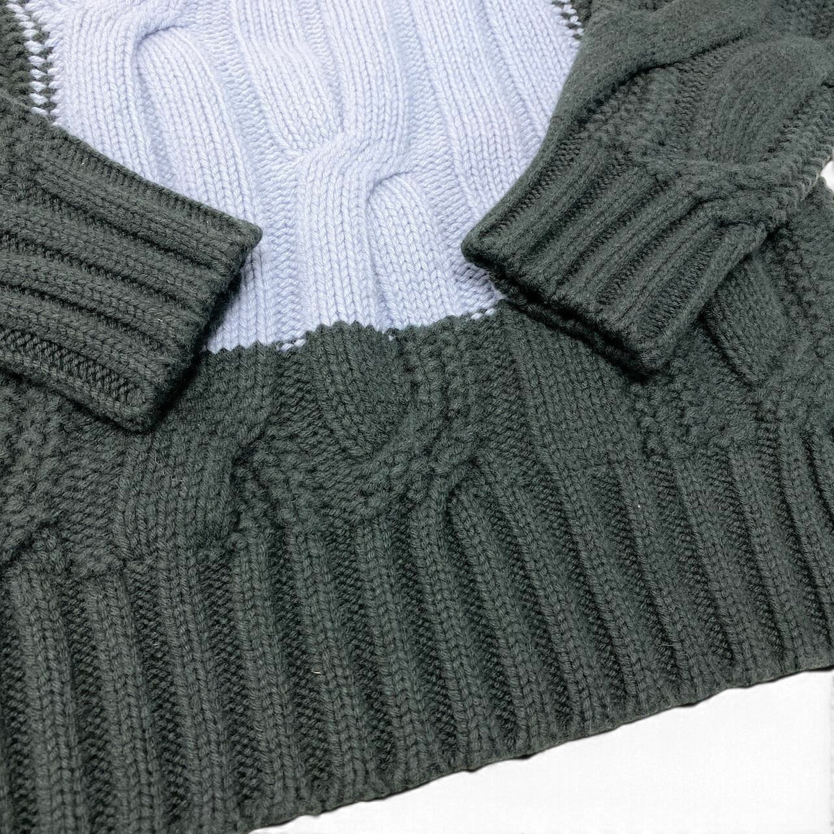 47j16 【未使用】 HERMES エルメス 22aw バイカラー ケーブル編み ニットセーター サイズM ダークグリーン ライトブルー ウール カシミヤ メンズu02t