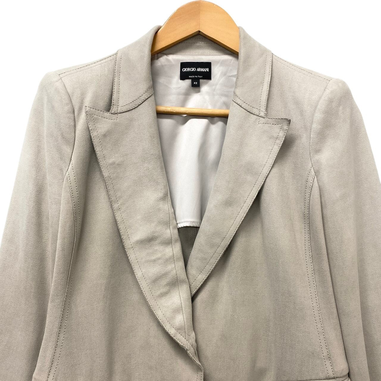 17f18 GIORGIO ARMANI ジョルジオアルマーニ スウェードレザー テーラードジャケット シングル サイズ42 ライトグレー  レディース 女性用u02t