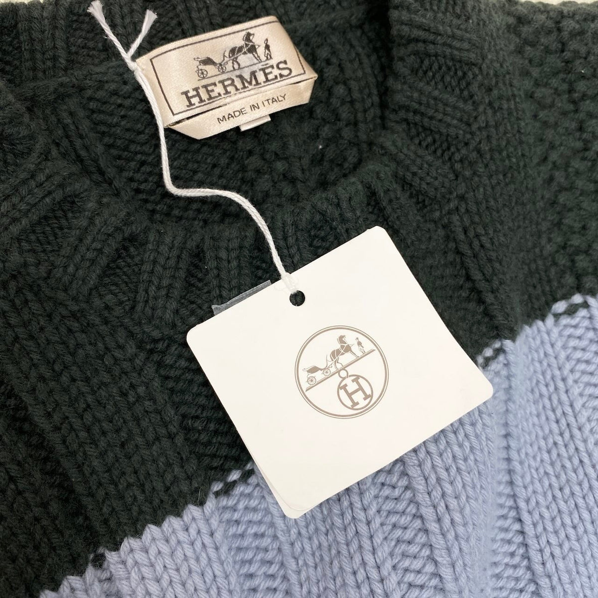 47j16 【未使用】 HERMES エルメス 22aw バイカラー ケーブル編み ニットセーター サイズM ダークグリーン ライトブルー ウール カシミヤ メンズu02t