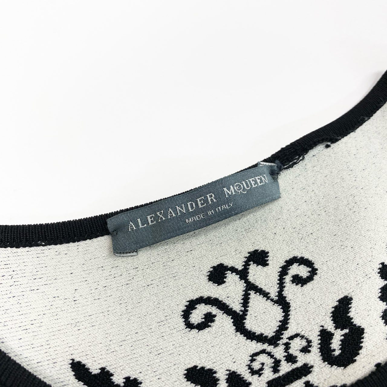 64a23 《美品》 ALEXANDER McQeen アレキサンダーマックイーン 半袖ワンピース ニットワンピース 花柄 立体フレア S ホワイト レディース 女性用u02t