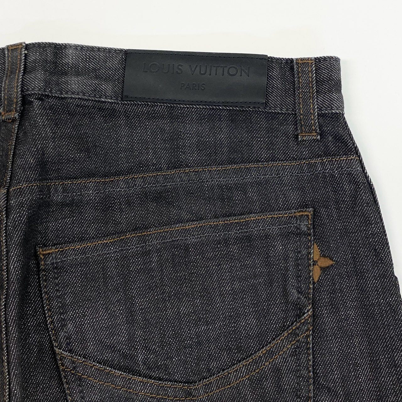 Ai25-1 LOUIS VUITTON ルイヴィトン デニムパンツ ボトムス ストレートパンツ コットン ワンポイント刺繍 イタリア製 RM081M MMDP02DAK 40サイズ グレー メンズk02i