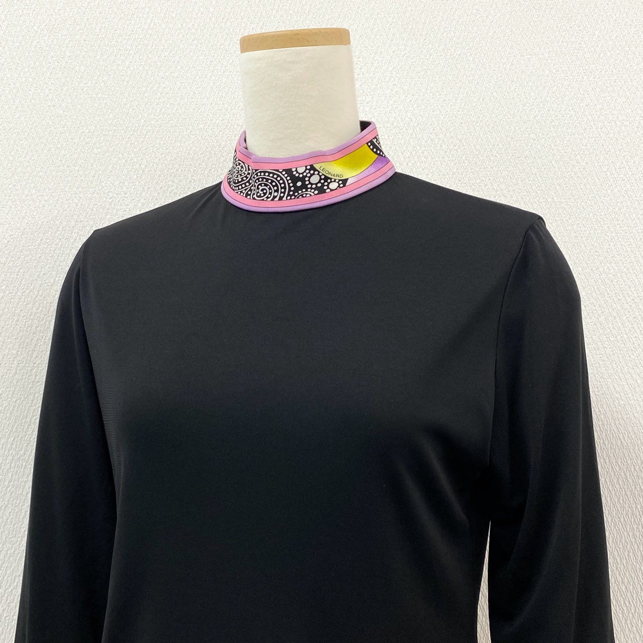 66i18 LEONARD レオナール カンカン素材 ハイネック 長袖カットソー トップス M ブラック レディースu02t