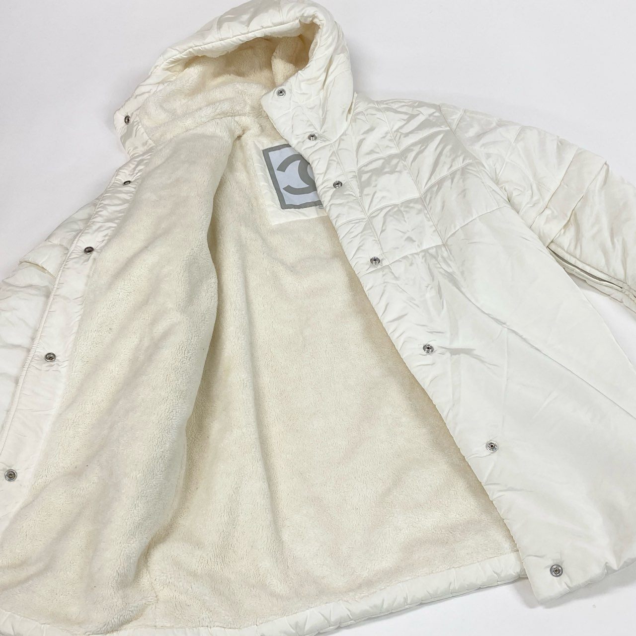 Ab13 CHANEL SPORT シャネル スポーツ 裏地ボア 中綿ロングコート ココマークワッペン フーディー 36サイズ アイボリー レディース 女性用ta1