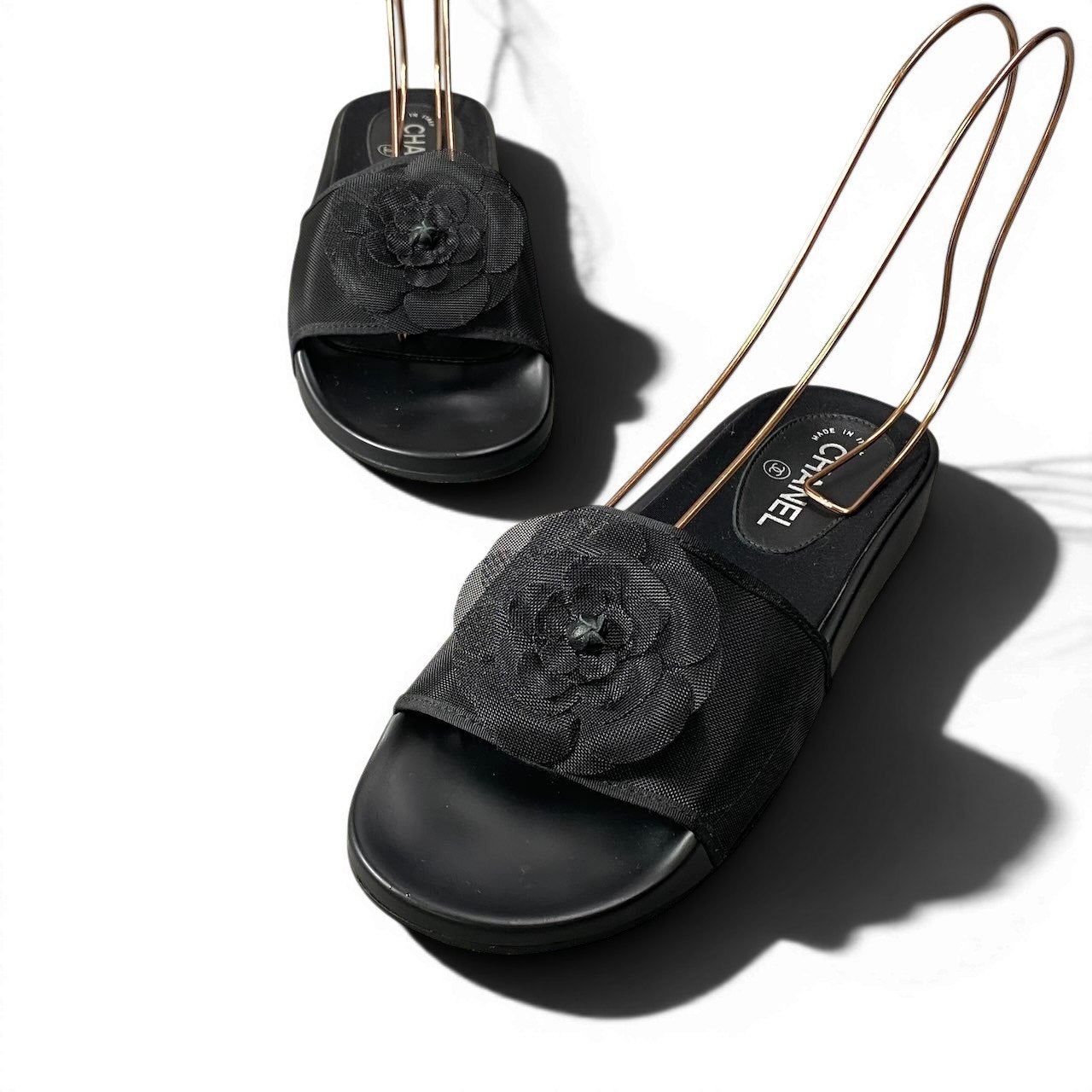 e18 【美品】CHANEL カメリア メッシュサンダル G43754 39サイズ ブラック レディース 女性用k02i
