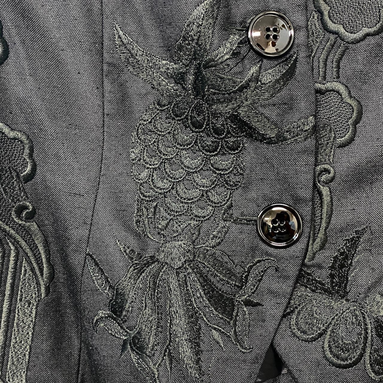 62i1 GIANFRANCO FERRE ジャンフランコフェレ ヴィンテージ ノーカラージャケット 刺繡デザイン サイズ42 ブラック レディースu02t