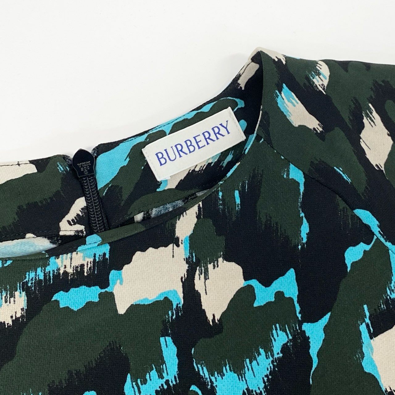 Ed9 【美品】BURBERRY バーバリー プリーツロングワンピース ロングスリーブドレスワンピース 総柄 イタリア製 40サイズ マルチカラー レディース 女性用o07t