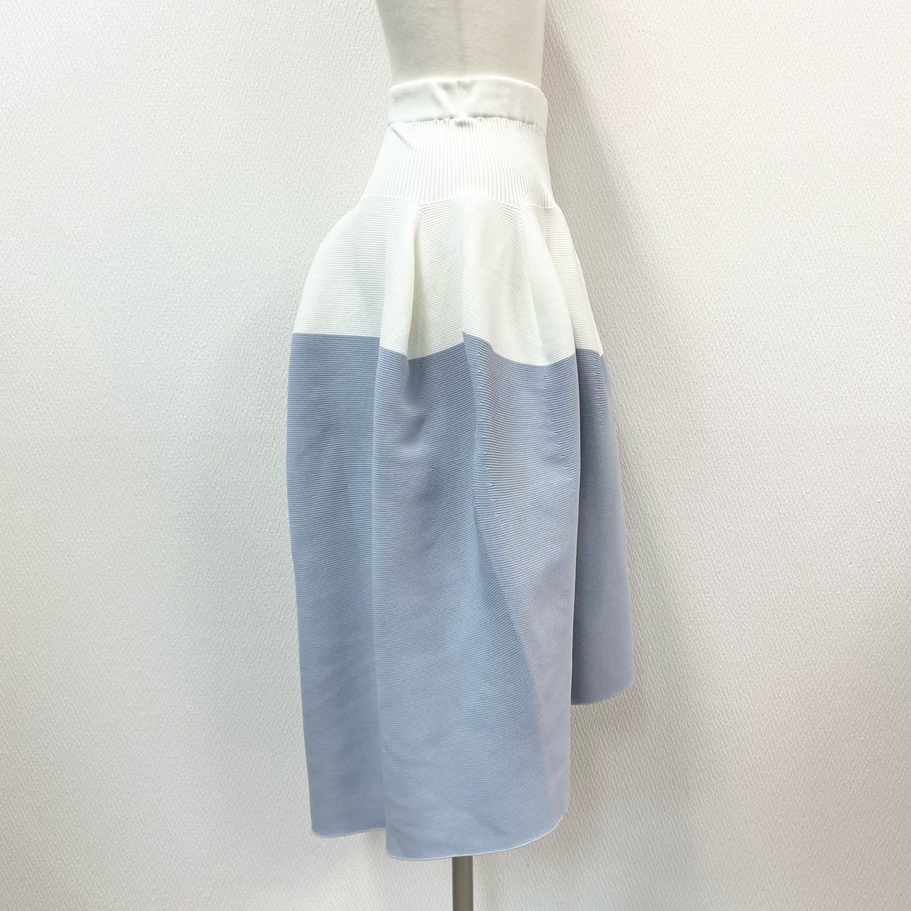 76a14 《美品》 定価￥51,700 CFCL シーエフシーエル POTTERY ROUNDED HEM SKIRT ヘムスカート CF006KG008 1 ホワイト ライトグレー 日本製 伸縮性◎