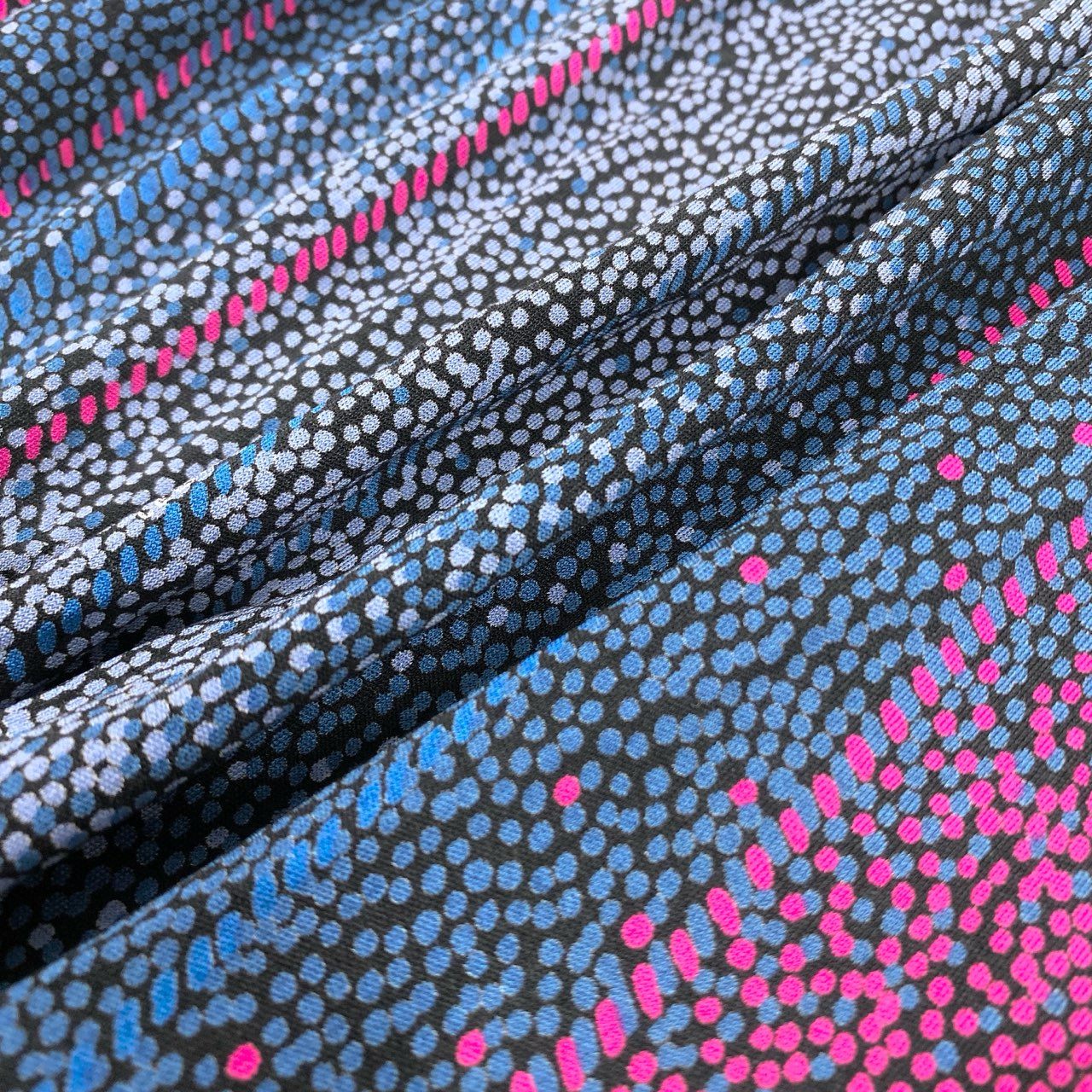 31b11【美品】LEONARD レオナール ロングスリーブワンピース ウエストベルト 総柄 1サイズ マルチカラー シルク100％ レディース 女性用u02t