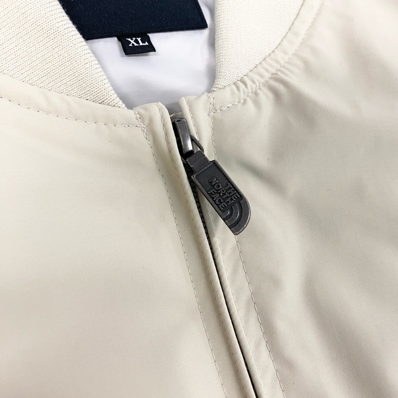 31b12【新品保管品】THE NORTH FACE ザノースフェイス WP Bomber Jacket  ウォータープルーフボンバージャケット NP12437 XLサイズ アイボリー ナイロン100％ メンズ 男性用u02t