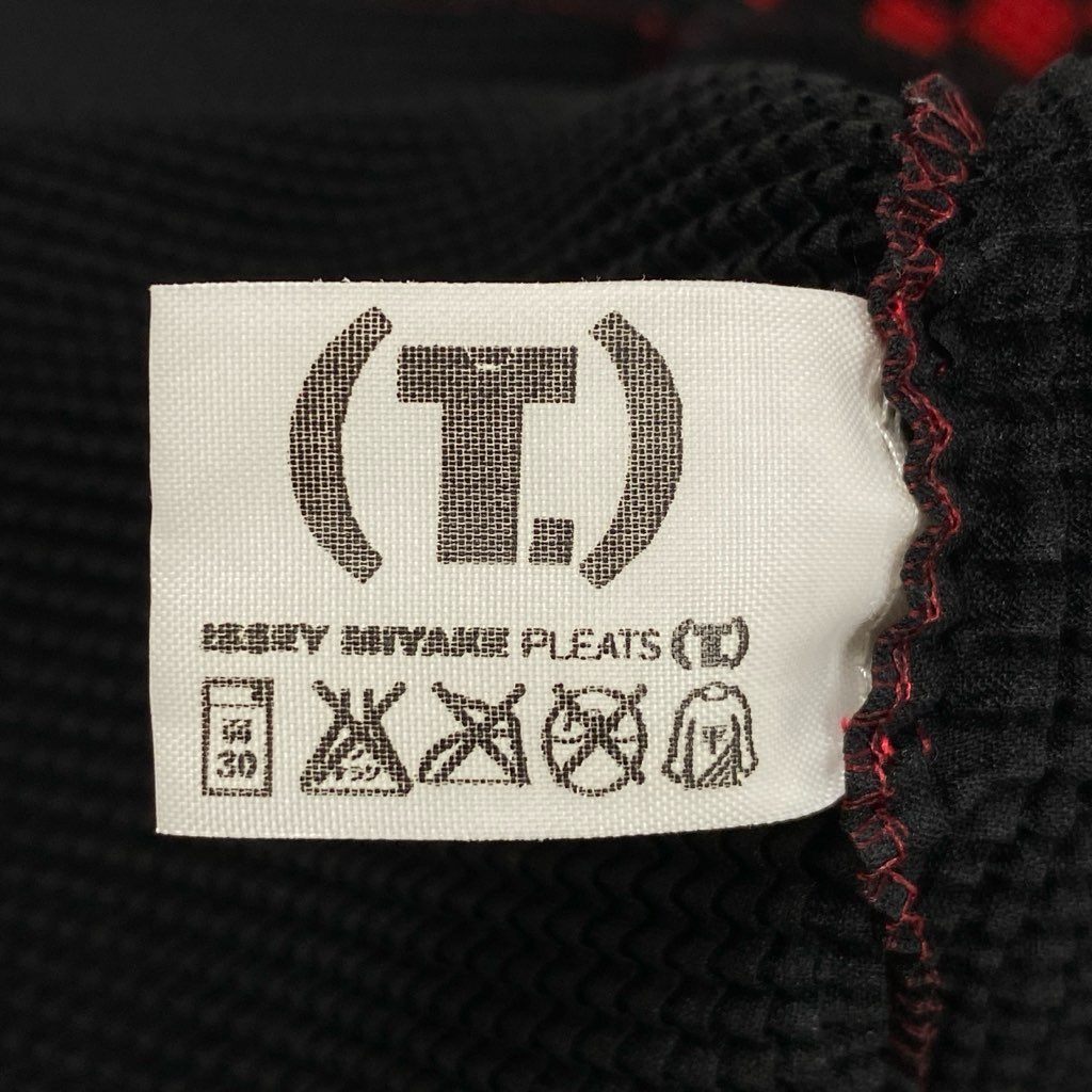 13l27【美品】ISSEY MIYAKE PLEATS イッセイミヤケ プリーツ 半袖カットソー ハイネックカットソー ブロックチェック  PP68FK715 3サイズ ブラック レッド ポリエステル100％ レディースk02i