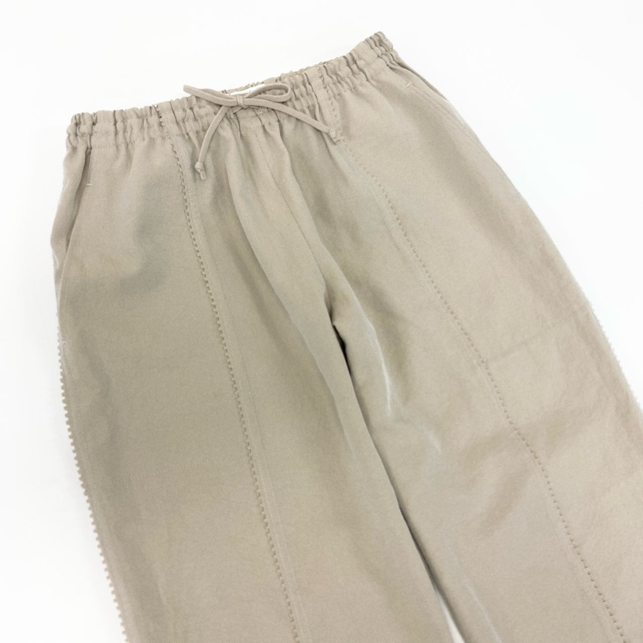 21k14《美品》 PLEATS PLEASE プリーツプリーズ イッセイミヤケ ストレートパンツ ボトムス ウエストゴム レディース 女性用 PP92-ZF856 3 ベージュ ポリエステル100％u02t