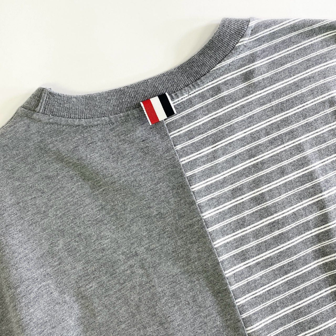 52k9 《備品》 THOM BROWNE トムブラウン ハーフボーダー Tシャツ 3 グレー カットソー イタリア製 トリコロール