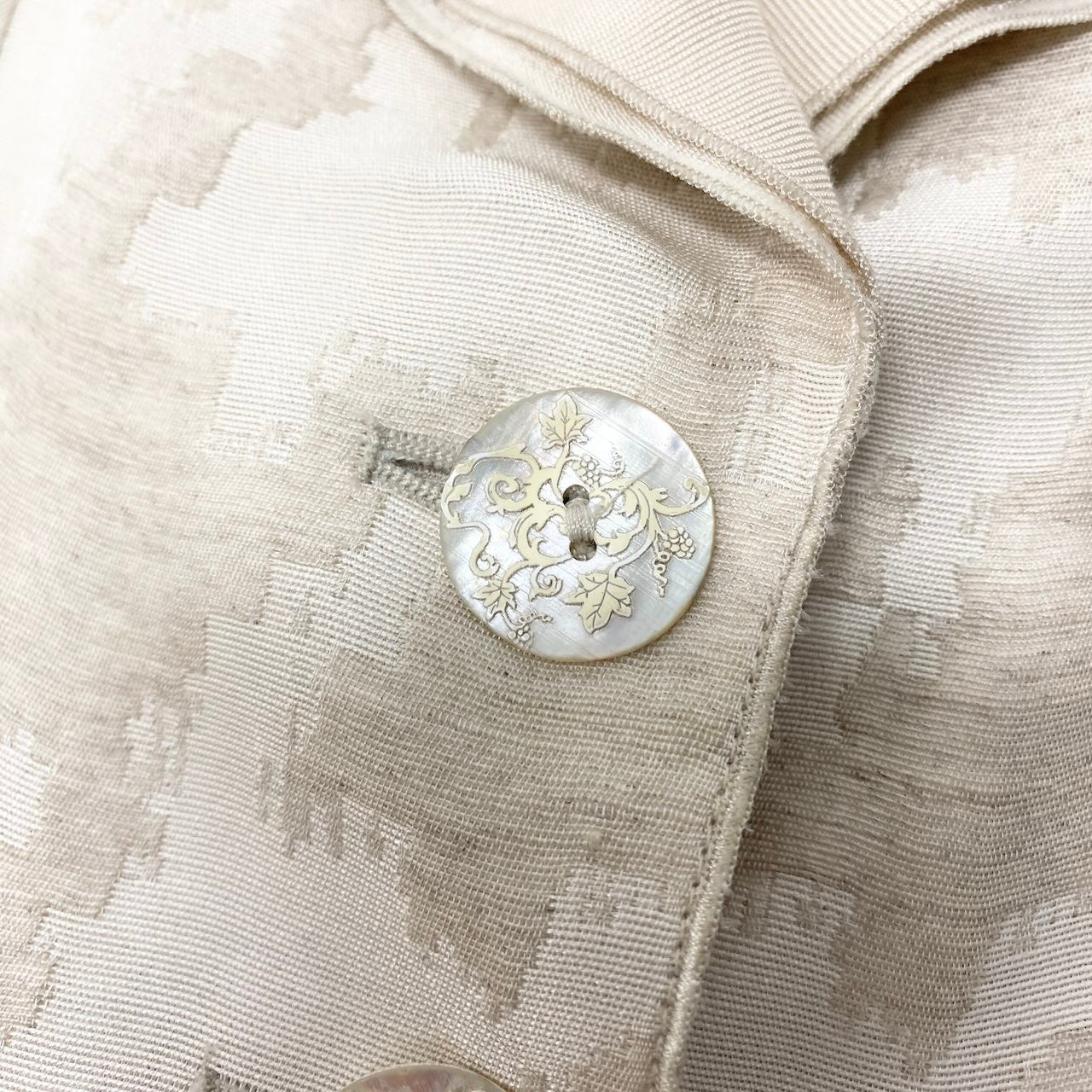 27e11 ARMANI COLLEZIONI アルマーニコレツィオーネ オープンカラージャケット リネンブレンド 総柄 シェルボタン 貝ボタン サイズ38 ベージュ レディース 女性用o07t