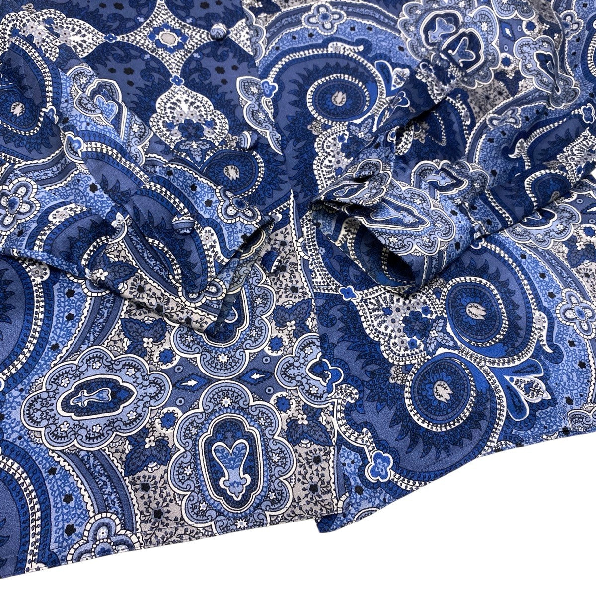 31f18 Salvatore Ferragamo サルヴァトーレフェラガモ ボウタイシャツ シルクシャツ イタリア製 総柄 ペイズリー柄 長袖シャツ 42 ブルー ホワイト シルク100％ レディース 女性用o07t