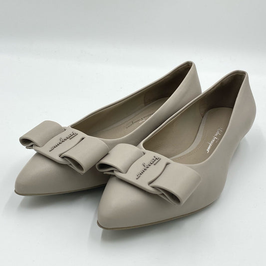 2i3 《極美品》 Salvatore Ferragamo サルヴァトーレフェラガモ VIVA フラットシューズ 7 1/2 ライトグレー レザー VARA ヴァラ バレエシューズt18r