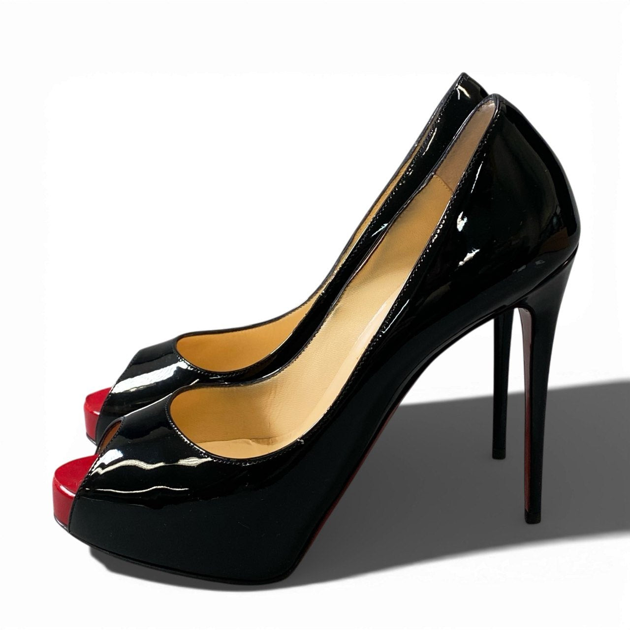 3a5 christianlouboutin クリスチャンルブタン オープントゥ パンプス サンダル エナメル シューズ 37サイズ ブラック レディースk02i