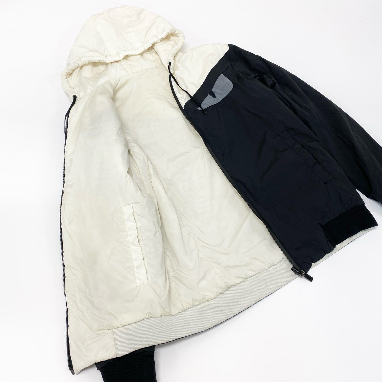 31L8 FENDI フェンディ モンスター バグズアイ リバーシブル ナイロンジャケット 中綿ジャケット FAA527 46サイズ ホワイト ブラック メンズo07t