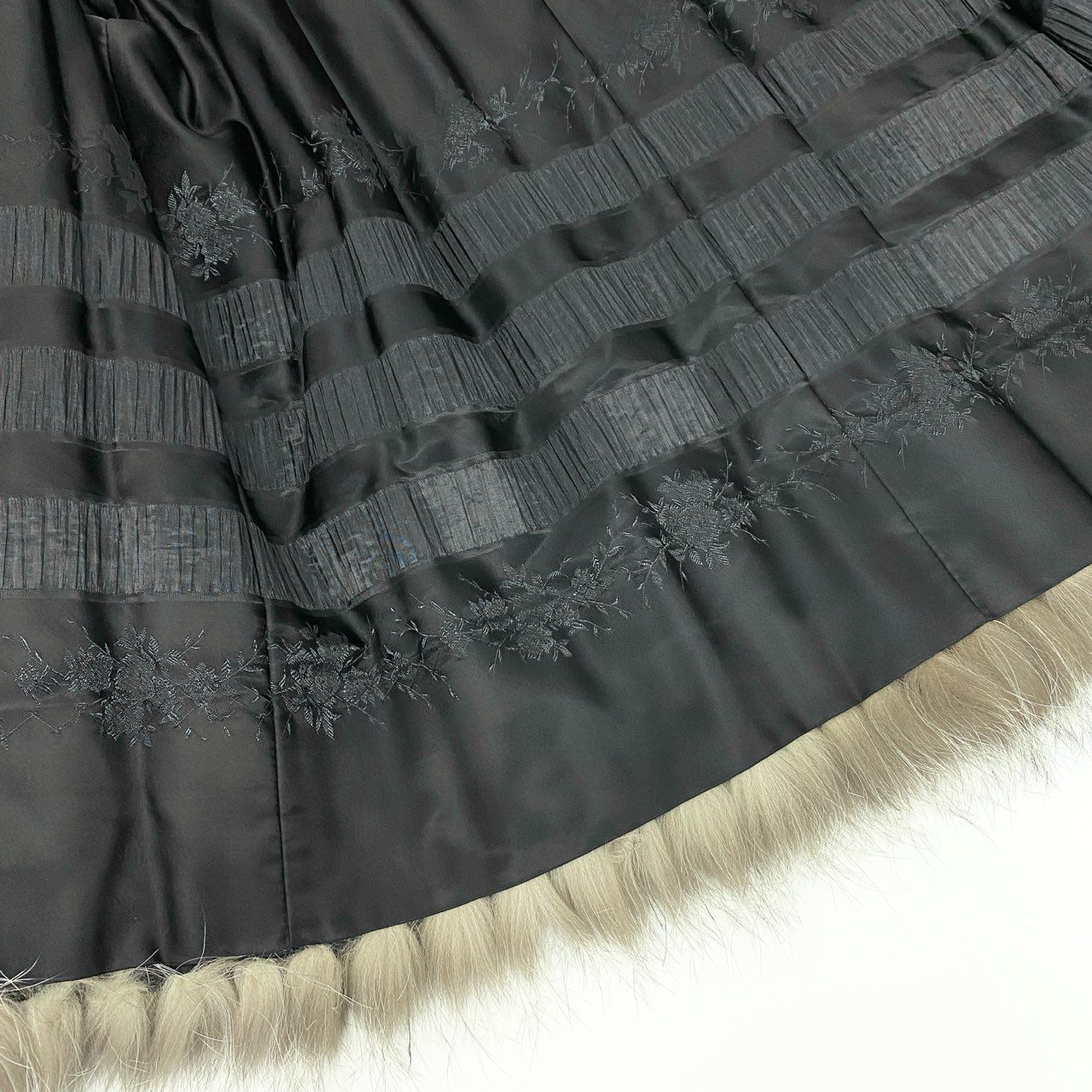 39k1《美品》 SAGA FOX サガフォックス 金サガ シルバーフォックス リアルファーコート 最高級本毛皮 FOX FUR COAT 毛並み◎t18r