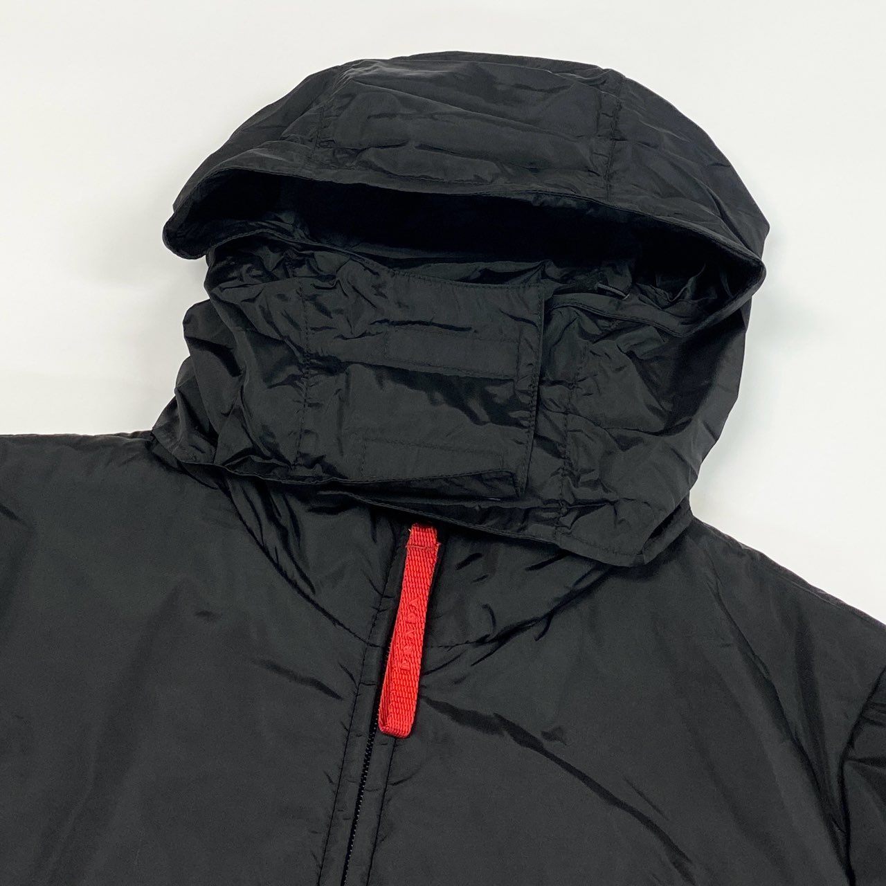 24L22 PRADA プラダ ナイロンジャケット 中綿ジャケット フーディー ダブルジップ アウター イタリア製 40サイズ ブラック メンズ 男性用o07t