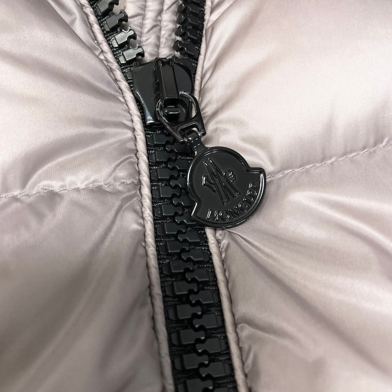 78d2 MONCLER モンクレール AKYLINA DOUDOUNE LEGERE ダウンジャケット フーデット ショートダウン ７分袖 軽量 レディース 女性服 サイズ０ ライトパープルo07t