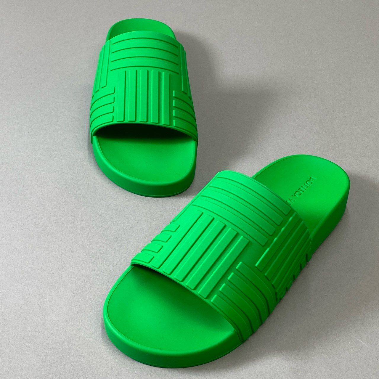 i30 《未使用品》 BOTTEGA VENETA ボッテガヴェネタ ビーチサンダル スライダー パラキート 690039 V1O60 37サイズ グリーン ラバー レディース シューズt18r