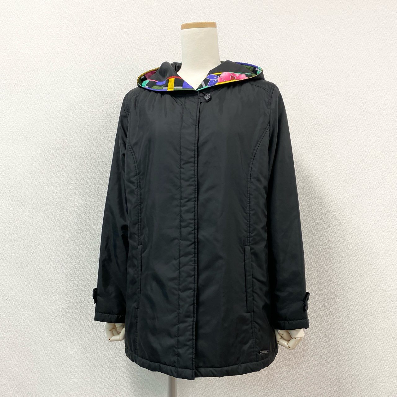 58i11 LEONARD SPORT レオナール スポーツ ナイロンフーデッドショートコート 中綿ブルゾン フード付き レディース 女性用 42 ブラック ポリエステル100％u02t