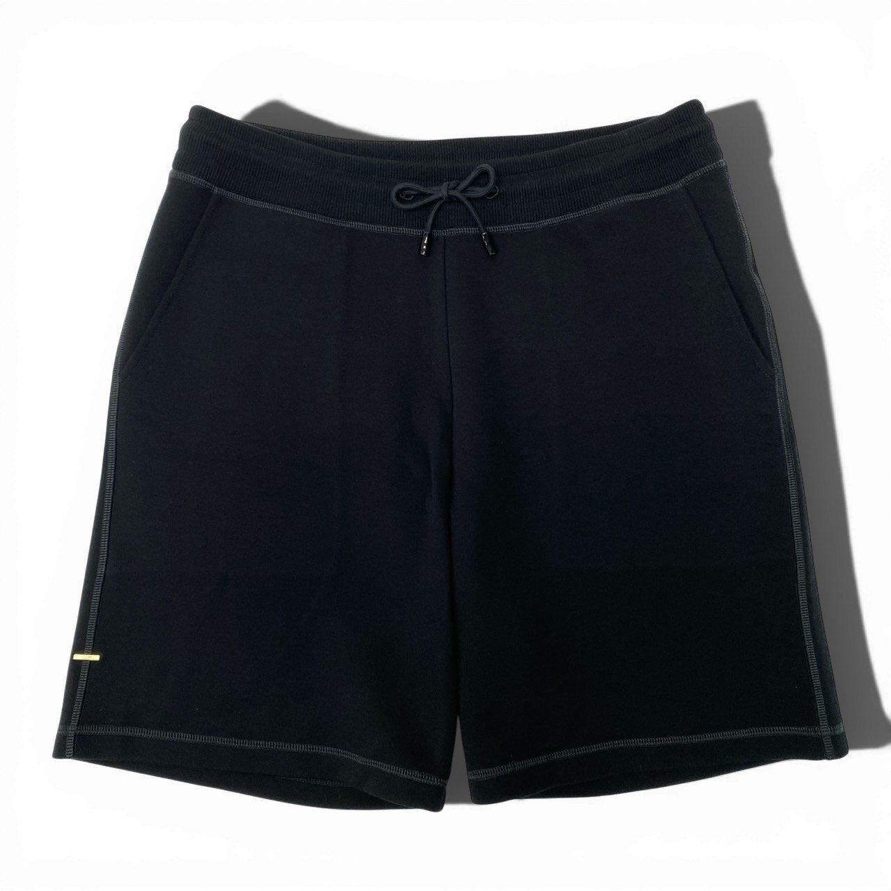 48a19 LOUIS VUITTON ルイヴィトン 2024SS ロゴラベル付き スウェットパンツ ショートパンツ ショーツ サイズL ブラック メンズk02i