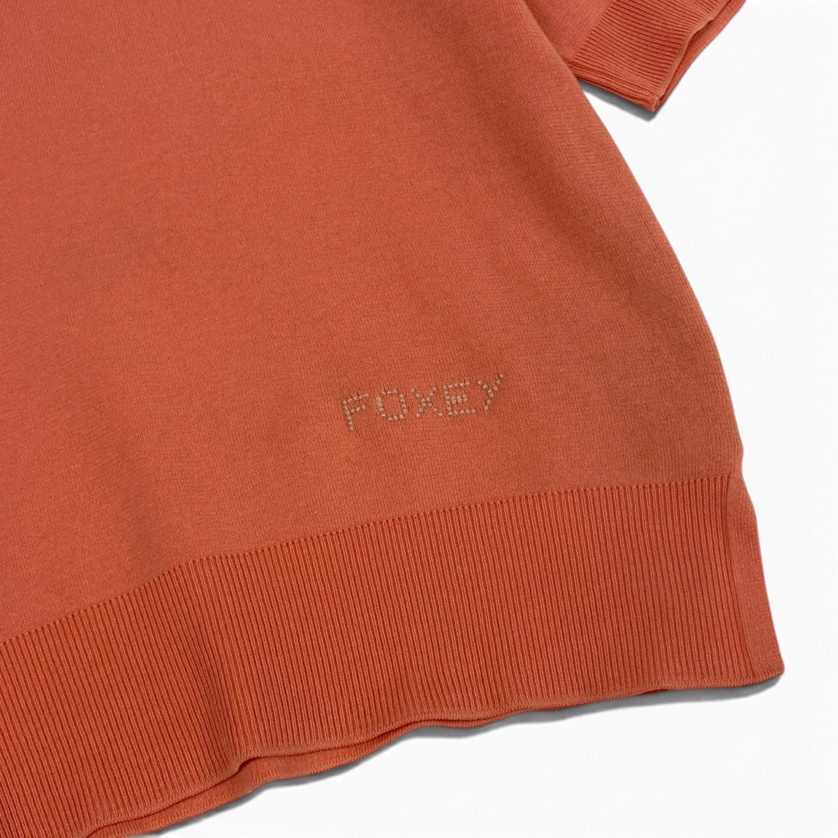 10i30 【新品保管品】FOXEY フォクシー 半袖ニットセーター  ロゴ刺繍 イタリア製 40サイズ オレンジ コットン100％ レディース 女性用u02t