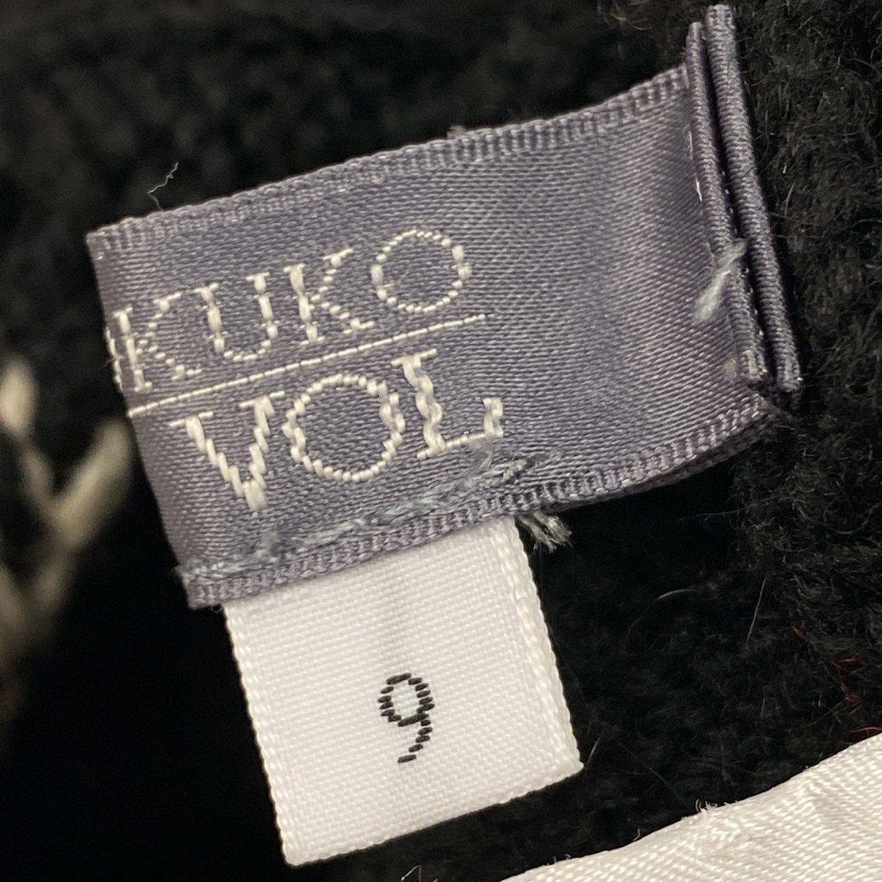 41k26 TOKUKO 1er VOL トクコプルミエヴォル ノースリーブ ニットワンピース 膝丈 クロシェ編み レディース 女性用 9 ブラックu02t