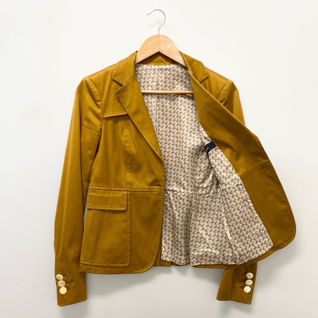 85a28 GUCCI グッチ テーラードジャケット ブレザー アウター 裏地 貝殻柄 42サイズ キャメル レディース 女性用u02t